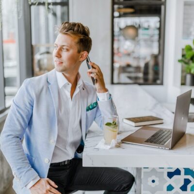 Real-estate-agent-1024×683